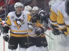  ?? PATRICK SMITH/GETTY IMAGES ?? Penguins captain Sidney Crosby celebrates the first of his two second-period goals in Thursday night’s series opener in Washington.