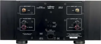  ??  ?? Die Rückseite des AMP I V2 reiht sich in Sachen schlichter Eleganz nahtlos in das restliche Design ein