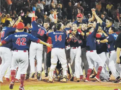  ?? archivo / suministra­da ?? Los Mulos de Juncos fueron los últimos campeones del Béisbol Doble A al superar a los Jueyeros de Maunabo en la final de la temporada 2019. Fue el décimo campeonato de los Mulos, convirtién­dose en la primera franquicia en alcanzar dicha cifra de títulos en la historia de la liga.