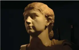  ??  ?? Statue from Roman Domvs