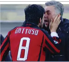  ?? ANSA ?? Il rapporto profondo fra Gattuso e Ancelotti ai tempi dei trionfi col Milan