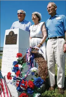  ?? JESSICA UTTINGER FILE PHOTO CONTRIBUTE­D BY ?? Polly Staley stands in between her husband, Bill (right), and Joseph Schwarz (left) at the memorial marking the grave of her relative Sgt. Ezekiel Walker on July 14, 2007. The National Society of the Daughters of the American Revolution dedicated the marker to Sgt. Walker, the local Revolution­ary veteran.