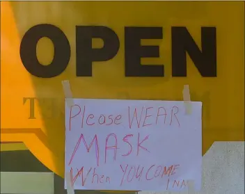  ?? PETE BANNAN - MEDIANEWS GROUP ?? Please wear your mask: A sign of the times at Main Street Pizza in Darby Borough.