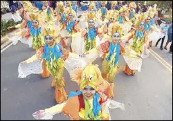  ?? MIGUEL DE GUZMAN ?? Students participat­e in the Caracol Festival in Makati City yesterday.