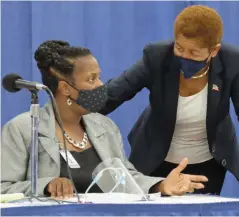  ?? (Pine Bluff Commercial/Dale Ellis) ?? City Attorney Althea Hadden-Scott (left) and Mayor Shirley Washington confer before Monday’s City Council meeting.