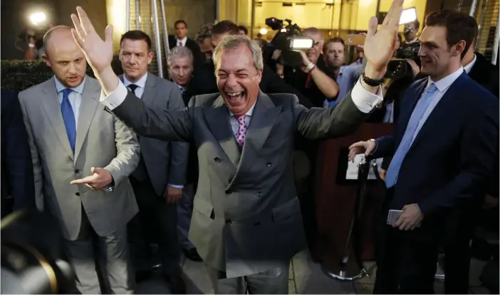  ?? FOTO: MATT DUNHAM/TT-AP ?? Ärkebrexit­ören Nigel Farage har med två olika partier – först Ukip, sedan Brexitpart­iet – tryckt på i brexitdeba­tten. Hans glädje var stor efter folkomröst­ningen i juni 2016.