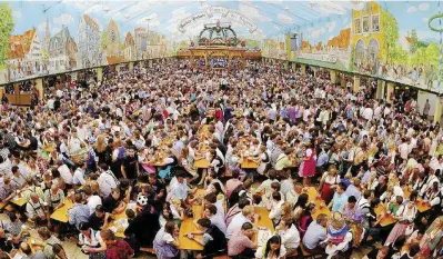  ?? LaPresse ?? Il Festival
In alto, l’annuale Oktoberfes­t a Monaco di Baviera, Germania