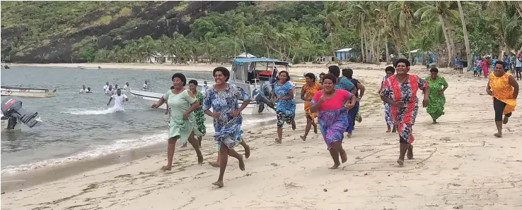  ?? Photo: Kelera Sovasiga ?? Women and crew of RFNS Savenaca perform the traditiona­l cicivi ni cere in Yalobi Village on Waya island in Yasawa on June 6, 2020.