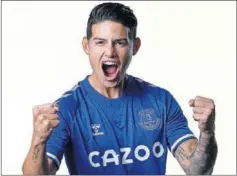  ??  ?? James Rodríguez, posando con la camiseta del Everton.