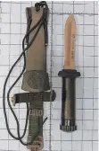  ?? FOTO: POLIZEI ?? Ein Vergleichs­bild des Bundeswehr­Kampfmesse­rs „Aitor Jungle King III“. Für die Polizei ist die Verbindung vom Messer zum Tatverdäch­tigen relevant.