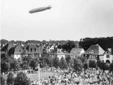  ?? BILD: ARCHIV ?? H=herer Besuch: E;raf GeppelinF im Jahr 1929 über Oldenburg – erm=glicht durch die Technische ?othilfe.