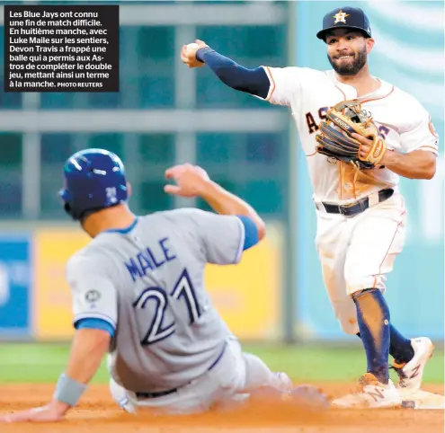  ?? PHOTO REUTERS ?? Les Blue Jays ont connu une fin de match difficile. En huitième manche, avec Luke Maile sur les sentiers, Devon Travis a frappé une balle qui a permis aux Astros de compléter le double jeu, mettant ainsi un terme à la manche.