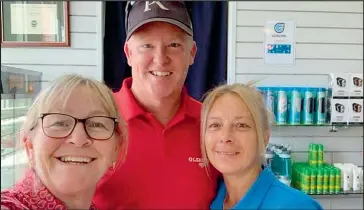  ??  ?? Inside the Pro Shop, Corowa’s star internatio­nal Marcus Fraser with Pro Shop staff Louise Holden (left) and Annie Sinclair.