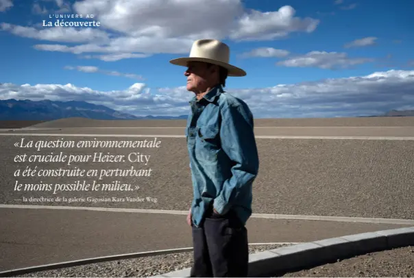  ?? ?? MICHAEL HEIZER contemplan­t City, oeuvre à laquelle il consacra cinquante années de sa vie.