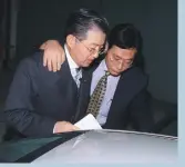  ?? ?? Dr Walton Li (left) leaves Wan Chai court after testifying against Iu Shui-tai. Picture: SCMP