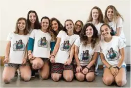  ??  ?? Qui sotto, le Ragazze digitali di Modena, corso esclusivam­ente femminile. Sopra, i bambini del camp di Mastercode­r nel giardino della Triennale, a Milano.