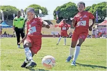  ?? TRACEY ADAMS African News Agency (ANA) ?? YOUNG girls on the field participat­ing in the She-bobo at the UWC Football Festival. |