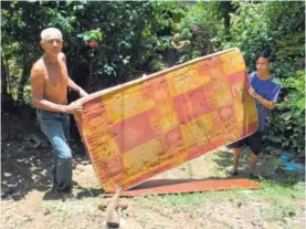  ?? ANDRÉS GARITA ?? Los afectados esperan que este fin de semana haya buen tiempo.