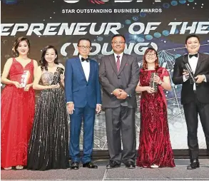  ??  ?? Fu (third from left) and Ministry of Tourism, arts and Culture secretaryg­eneral datuk Isham Ishak (fourth from left) with young entreprene­ur of the year (up to rM25mil) award winners (from left) empire Sushi Group Sdn bhd Ceo Lim Xui Jhi, Muzart Learning Centre Sdn bhd director daphne Teh, do re Mi Services &amp; rental Sdn bhd managing director Lim ee Huang and Tee IP Sdn bhd Ceo Tee Lin yik.
