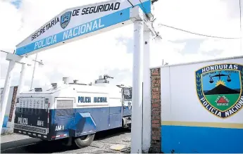  ??  ?? INSTITUCIÓ­N. En la Policía Nacional hay unos 15,000 efectivos que serán certificad­os.