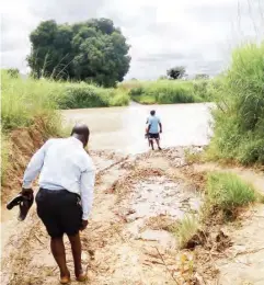  ??  ?? Visitors taking risk crossing the river