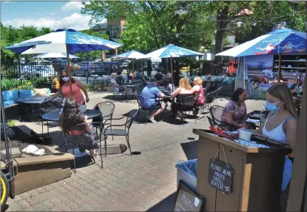  ?? MEDIANEWS GROUP FILE PHOTO ?? Outdoor dining is a popular option in downtown Saratoga Springs.