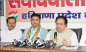  ?? HT PHOTO ?? Congress spokespers­on Rajiv Shukla (right) with Haryana party president Ashok Tanwar (centre) during a press conference in Chandigarh on Wednesday.