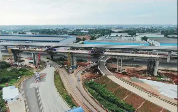  ?? LIN YONGCHUAN / CHINA NEWS SERVICE ?? The first multi-span rigid frame continuous beam for the No 2 Bridge of Indonesia’s Jakarta-Bandung High Speed Railway was successful­ly closed in May.