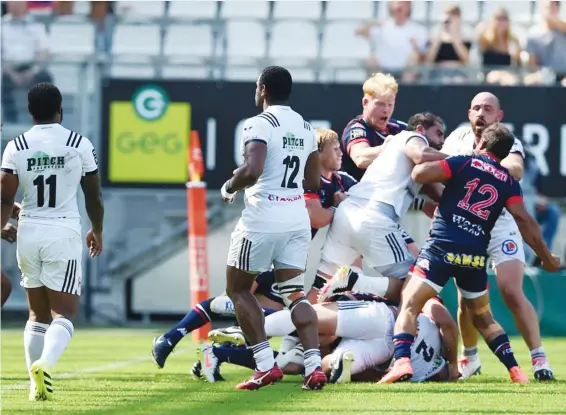  ??  ?? All for one and one for all: The Brive versus Grenoble game erupts into a mass brawl