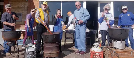  ?? Staff photo by Neil Abeles ?? ■ The Linden Lions Club members have got thing goings well Saturday on the courthouse square for their college scholarshi­p stew project. From left, they are Don Neal, Terri deNatale, Richard Bowden, Bruce LeGrow, Frank Lanier, Laverne Beard and Charlie Horn.