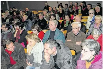  ??  ?? De nombreux citoyens soucieux ont assisté à la réunion sur les compteurs Linky.