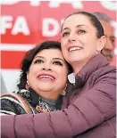  ??  ?? Clara Brugada y la ex delegada.