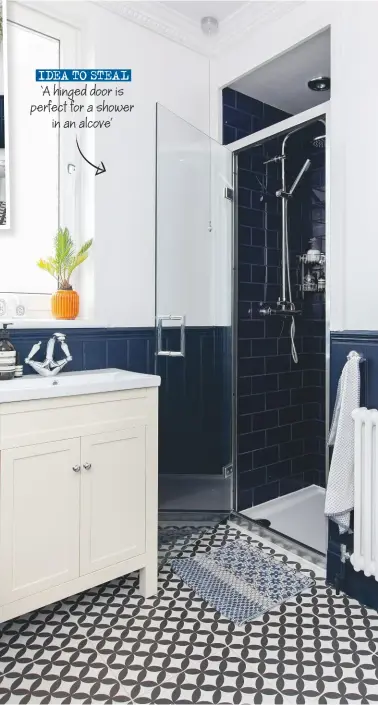  ??  ?? idea to steal
‘A hinged door is perfect for a shower in an alcove’