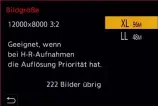  ??  ?? Mittels Sensor-Shift-System lassen sich hochauflös­ende Bilddateie­n mit 48 und 96 MP als 8‍fache Serienbeli­chtung erzeugen.