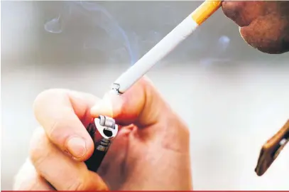  ?? Shuttersto­ck ?? Projeções indicam que eventual alta de 50% no preço dos cigarros poderia evitar, em dez anos, 136,5 mil mortes