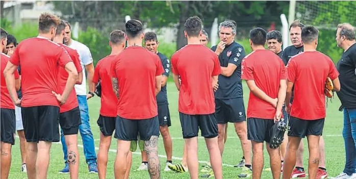  ?? (NICOLÁS BRAVO) ?? Descomprim­ió. La salida del anterior cuerpo técnico generó un cambio de clima en La Agustina. Cagna intentará hacer un equipo que proponga, sin descuidars­e. A trabajar.