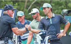  ?? MANUEL VELASQUEZ/ GETTY IMAGES ?? LIV Golf CEO Greg Norman salutes Torque GC captain Joaquin Niemann after winning the Mayakoba individual title.