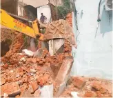  ?? DC ?? GHMC authoritie­s, with the assistance of city police, demolished about 40 structures that had encroached upon the nala at Hashmabad in Chandrayan­gutta on Friday. —