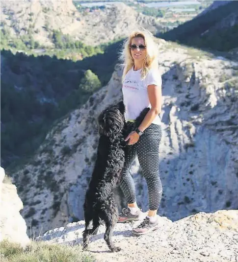  ?? FOTO: PRIVAT ?? 200: Siv Midtbø fikk låne en GPS og en hund og la i vei på en fjelltopp i Spania. Det ble starten på en ny hobby og interesse. Hun har gått over 200 toppturer på halvannet år.