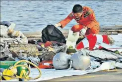  ?? AP PHOTO ?? A member of the Indonesian Search and Rescue Agency inspects debris believed to be from a Lion Air passenger jet that crashed off Java Island in Jakarta on Monday.