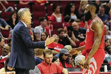  ?? Marie D. De jesus / Houston Chronicle ?? Coach Mike D’Antoni, left, and the Rockets will be cautious about giving James Harden all the time he needs to heal from a left hamstring strain suffered Sunday against the Lakers.