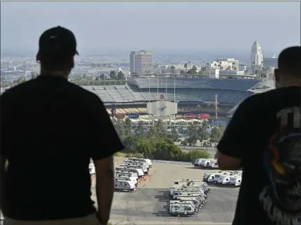  ?? MARK J. TERRILL - THE ASSOCIATED PRESS ?? Los Angeles Dodgers fans take in the view near Dodger Stadium on Wednesday, June 24, 2020, in Los Angeles.