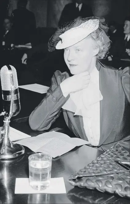  ?? ?? Le trasmissio­ni di Dorothy Thompson per la NBC raggiungev­ano milioni di ascoltator­i (Wikipedia)