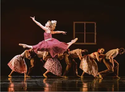  ?? Photos by Chris Hardy ?? Cassidy Isaacson and the Smuin Contempora­ry Ballet company appear in Amy Seiwert’s “Dear Miss Cline,” a tribute to country singer Patsy Cline and one of three ballets in Smuin’s “Dance Series 1.”