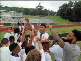  ?? JOHN KAMPF — THE NEWS-HERALD ?? Joe Haden (center) gathers a group of youngsters together at the Joe Haden Skills Academy at University School in Hunting Valley on July 21.