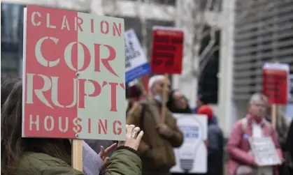  ?? Photograph: Anadolu Agency/Getty Images ?? Protesters at a rally against poor conditions in rented homes in London.