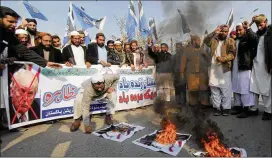  ?? B.K. BANGASH / ASSOCIATED PRESS ?? Students protest President Donald Trump in Islamabad, Pakistan, on Friday, holding a banner that reads, “Long live Pakistan, down with America.”