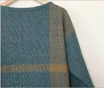 ?? ?? PRENDAS. Este sweater hecho a mano en lana merino forma parte del catálogo de posibilida­des.