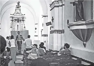  ?? JUAN JOSÉ DÍAZ INFANTE ?? Funeral de Felipe Ehrenberg de foto presente