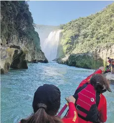  ??  ?? Paddlers approach spectacula­r Tamul waterfalls on the Tampaon River. At 105 metres, it’s the highest waterfall in the state of San Luis Potosi.